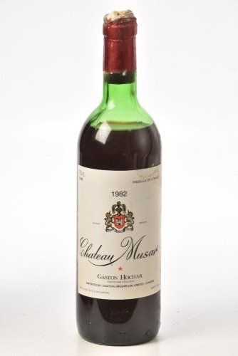 Chateau Musar 1982 Lower level and damaged seal