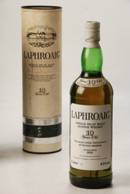Laproaig 10 yr old 43% Vol 1 lt Old cork stopper, presentation sleeve 1 bt