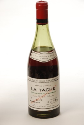 La Tache 1969 Domaine de la Romanee-Conti 1 Bt 7.5 cm Ullage Good labels for age, good capsule, light colour, slight depressed cork
